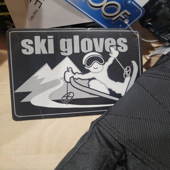 2 Pair Thinsulate 3M Insulation Childrens Winter Gloves Size 4-7 Glow Hand Bones - Picture 11 of 12